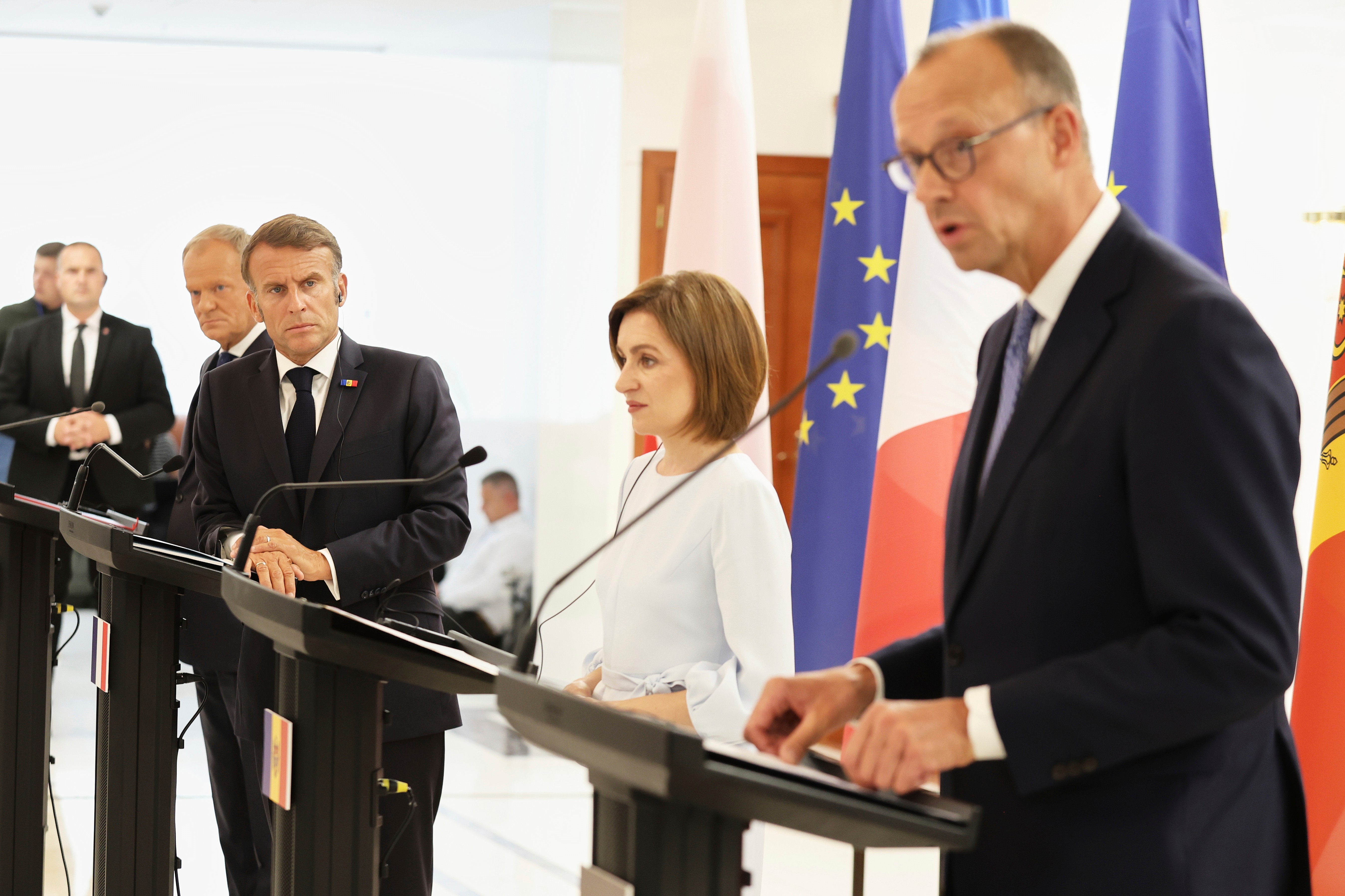 Spoločná tlačová konferencia poľského premiéra Donalda Tuska, francúzskeho prezidenta Emmanuela Macrona, moldavskej prezidentky Maie Sanduovej a nemeckého kancelára Friedricha Merza
